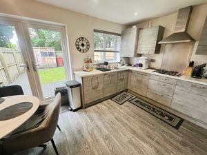 Kitchen Diner- click for photo gallery